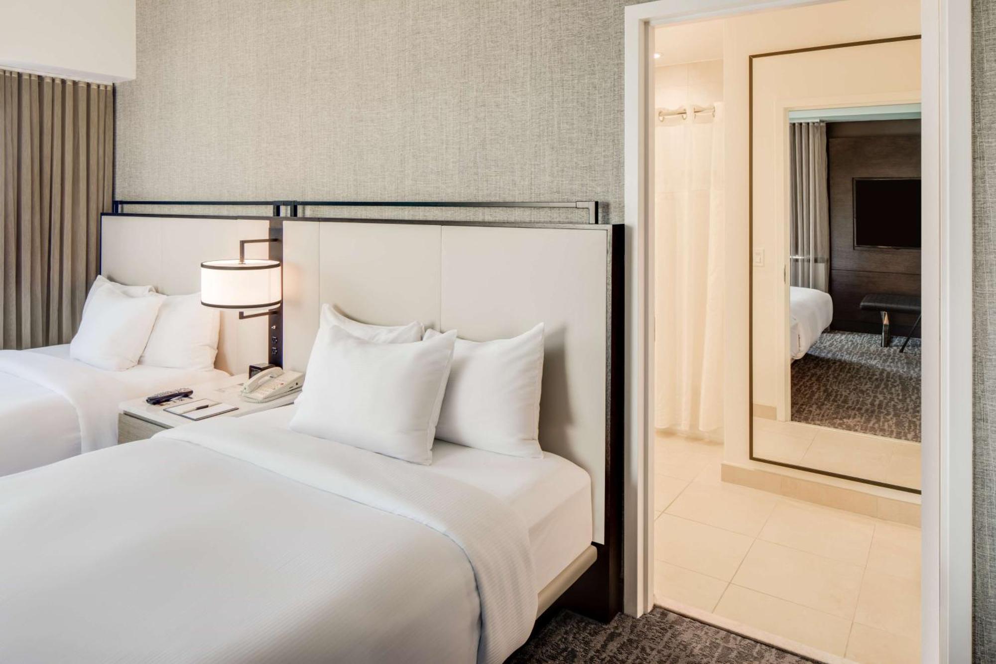 Doubletree By Hilton Hotel & Suites Jersey City Exteriör bild
